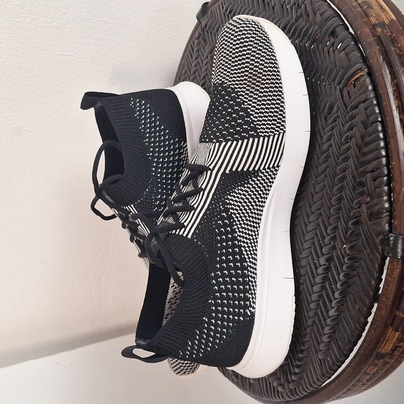 FitFlop Womens Marbleknit Black/White Walking Shoes Size 8 Medium (B, M) - Picture 2 of 12